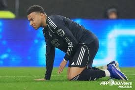 LPL遭受质疑，LCK众神却盛赞：Uzi是AD王者，强到近乎无法喘息！